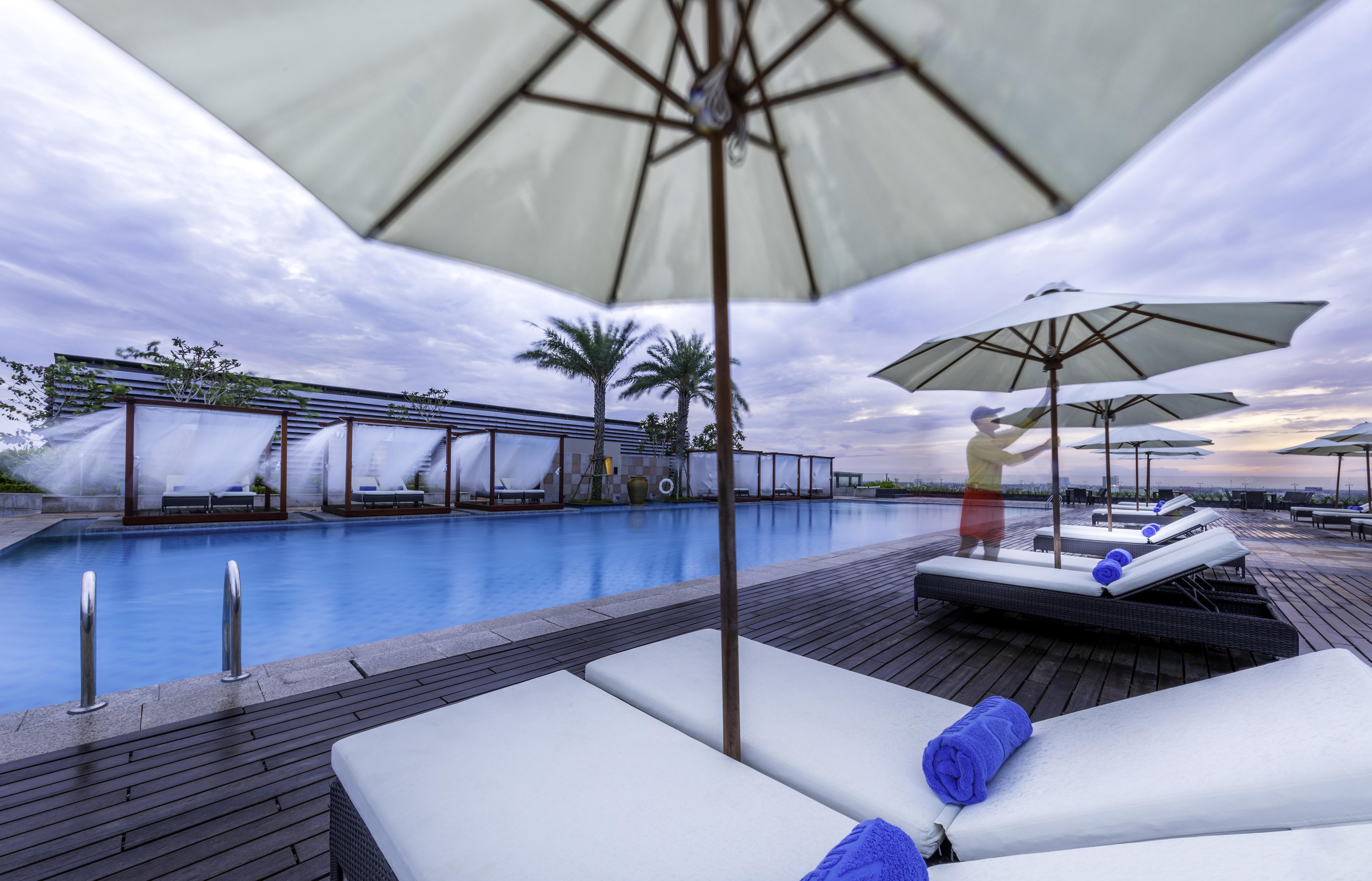 Sheraton Can Tho Exterior foto The swimming pool at the hotel