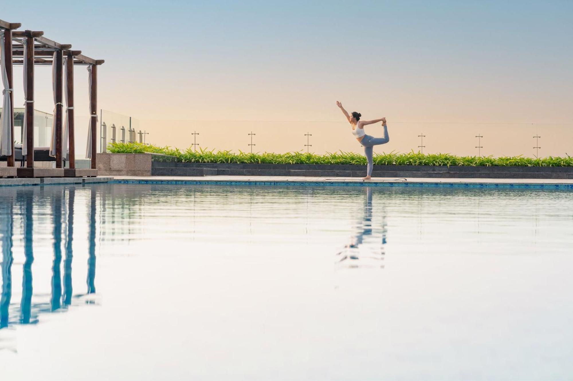 Sheraton Can Tho Exterior foto The swimming pool at the Ritz-Carlton, DIFC