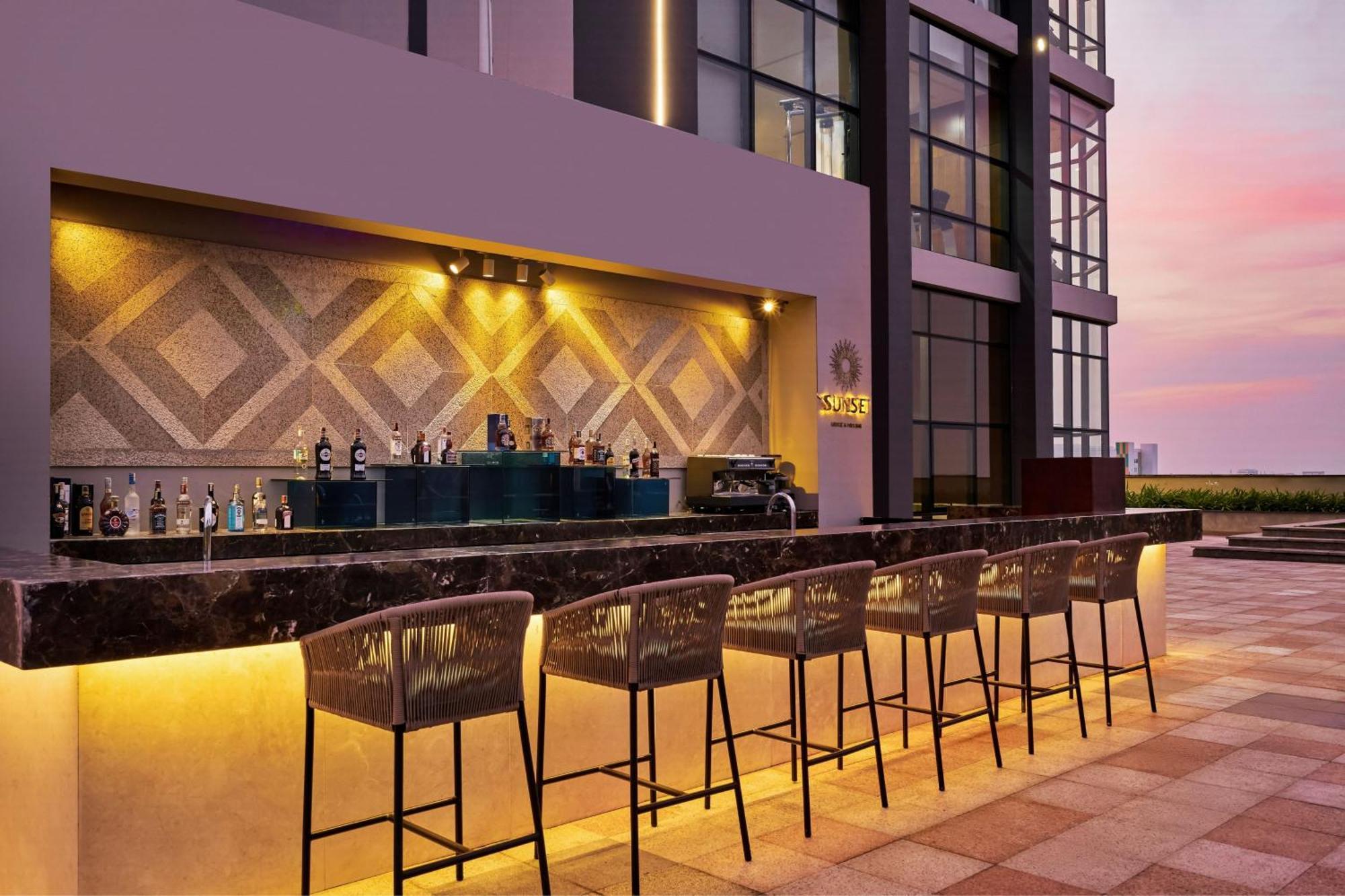 Sheraton Can Tho Exterior foto The Bar