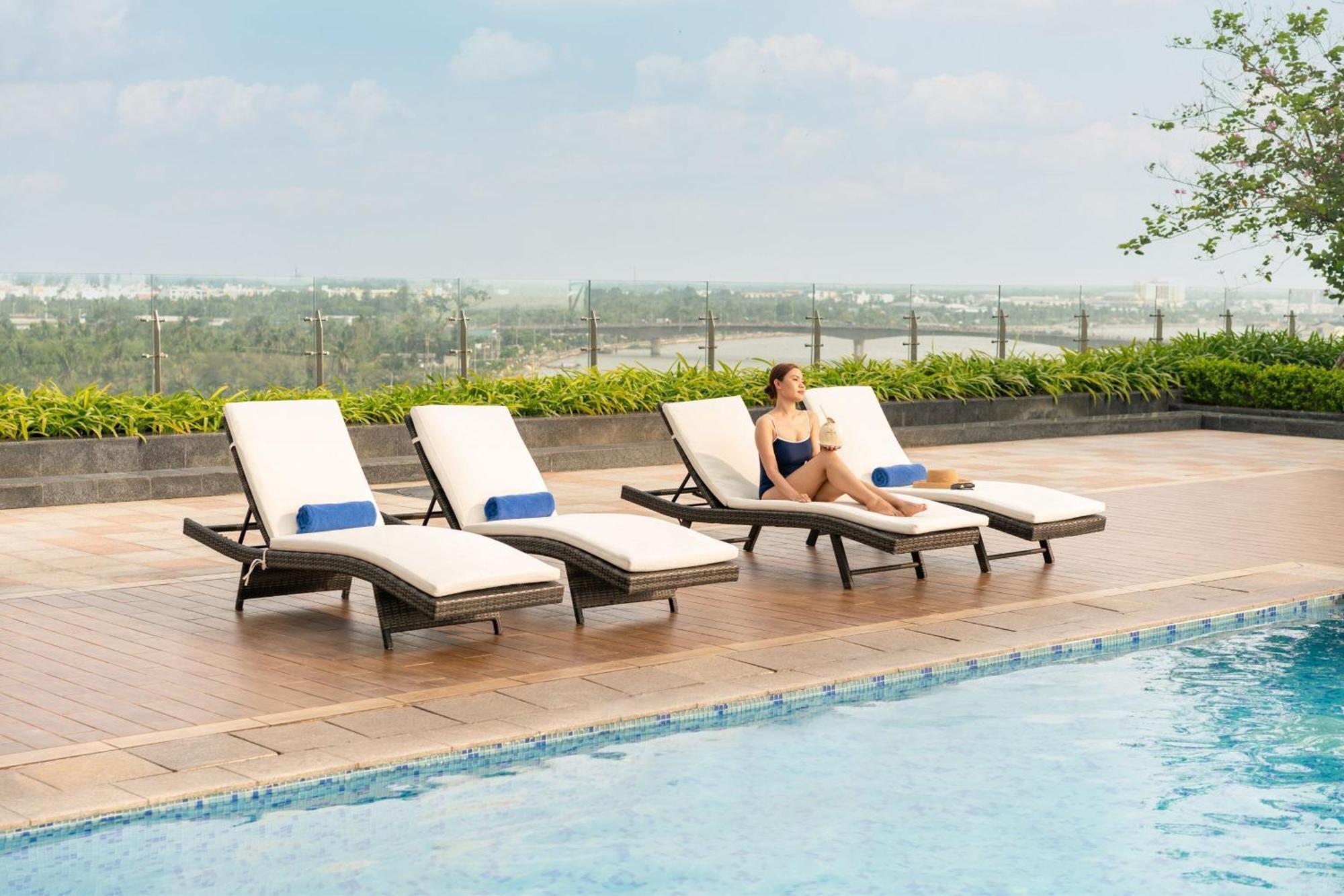 Sheraton Can Tho Exterior foto Pool Deck