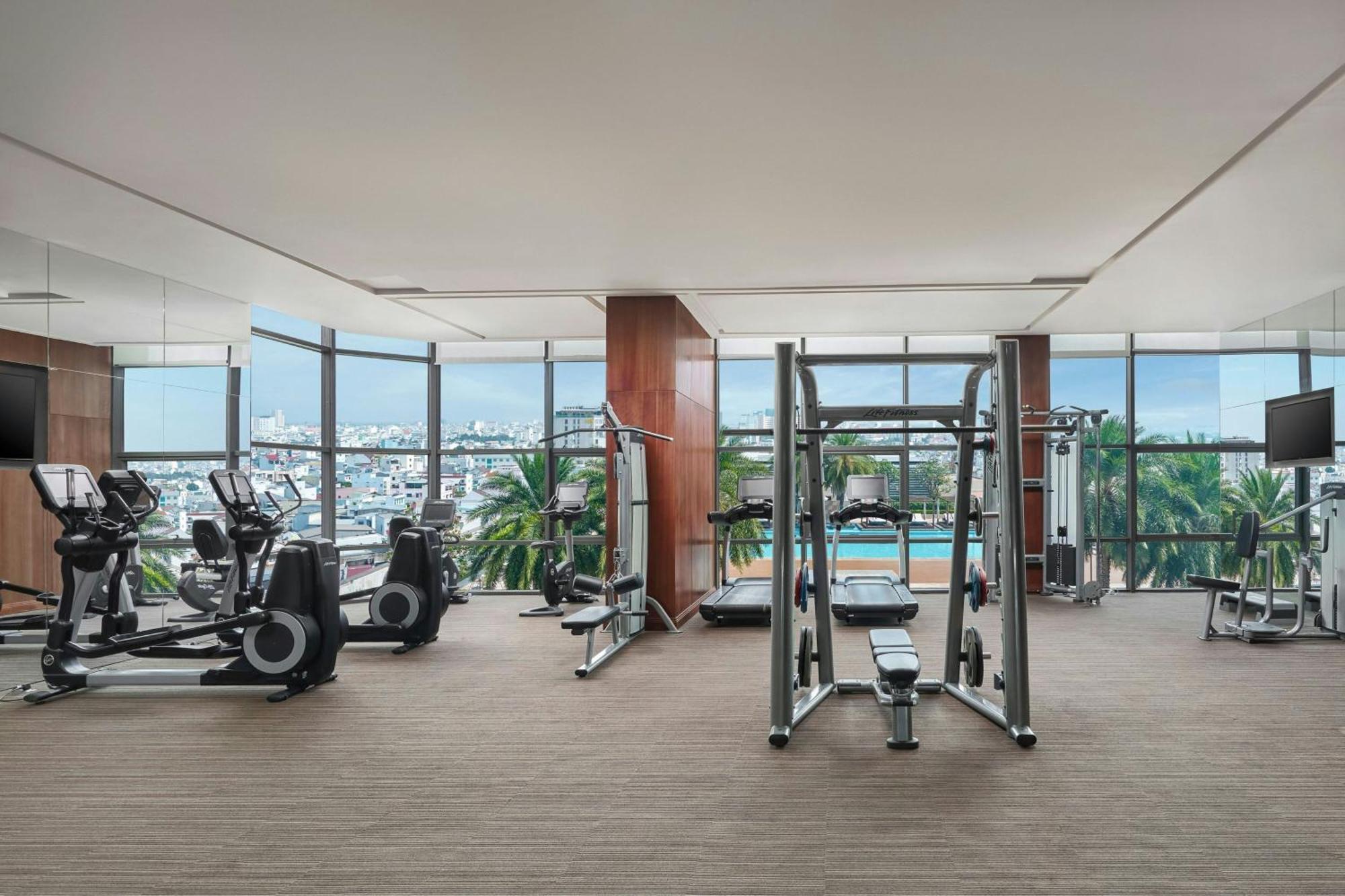 Sheraton Can Tho Exterior foto The gym at the hotel