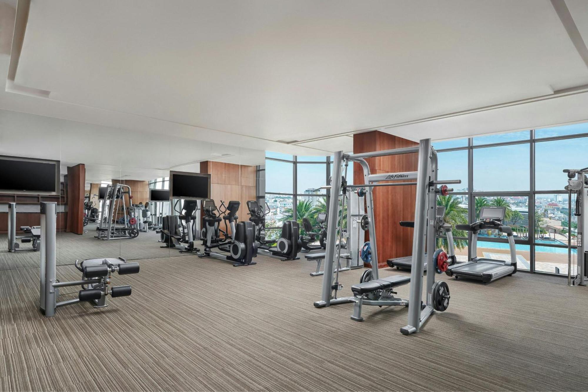 Sheraton Can Tho Exterior foto The gym at the hotel