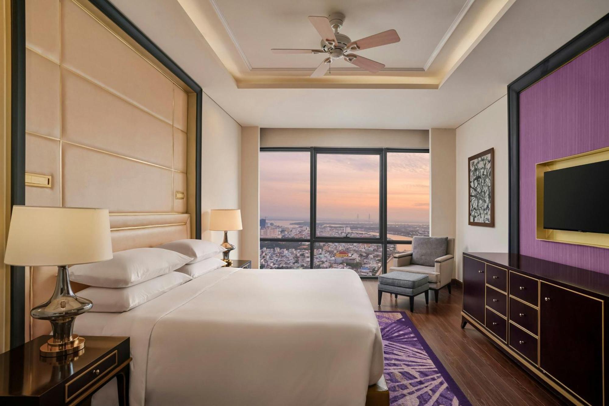 Sheraton Can Tho Exterior foto A bedroom at the hotel